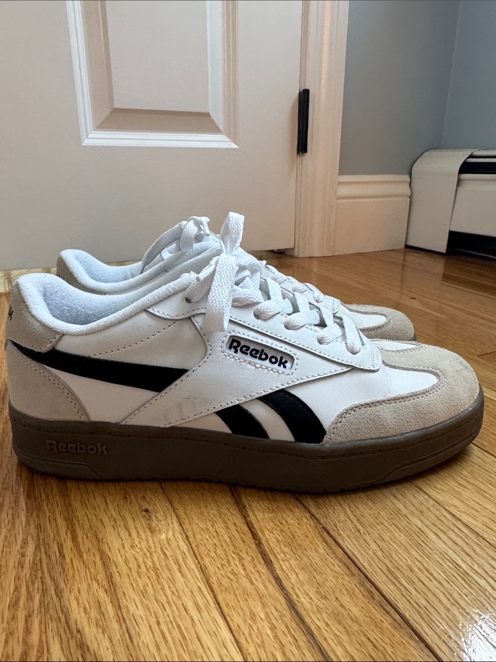 Reebok White & Black Leather Low-Top Sneakers - Picture 1 of 7